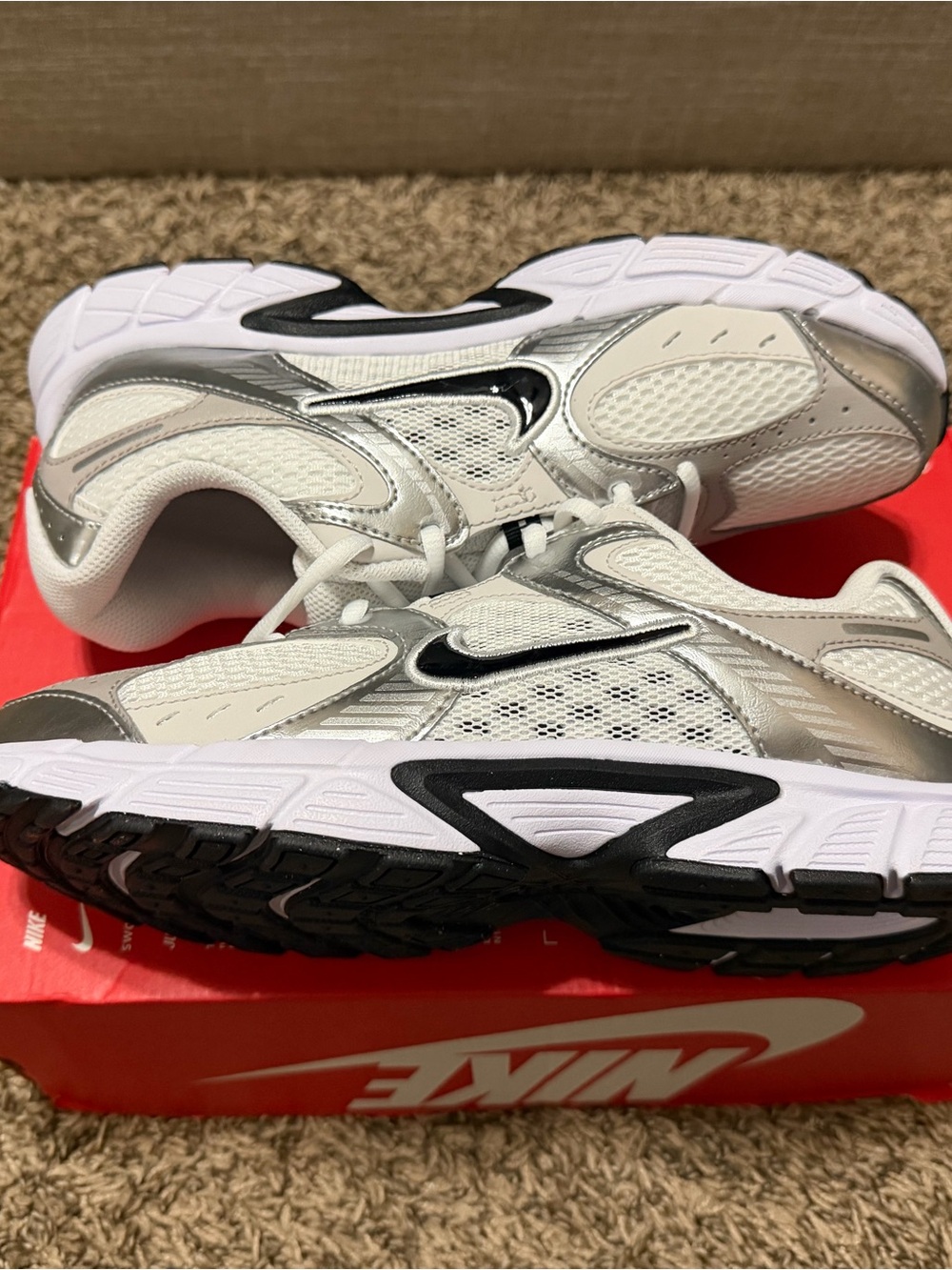 Nike V5 RNR - Picture 3 of 3